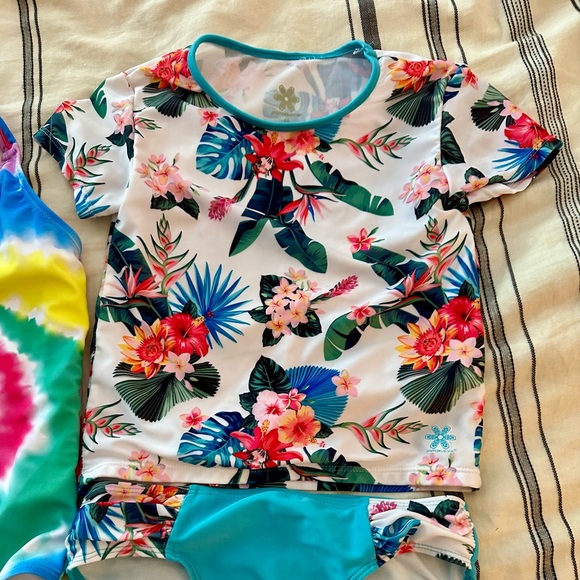 🎁 3/$15 TWO GIRL’S SIZE 10 BATHING SUITS - Picture 3 of 10